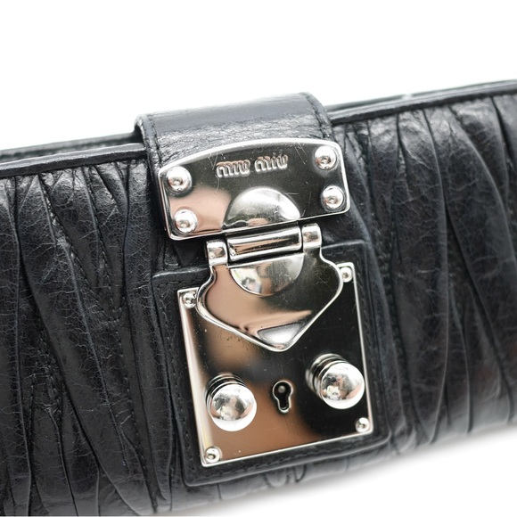 🍓MIUMIU Distressed Wallet - Picture 7 of 13